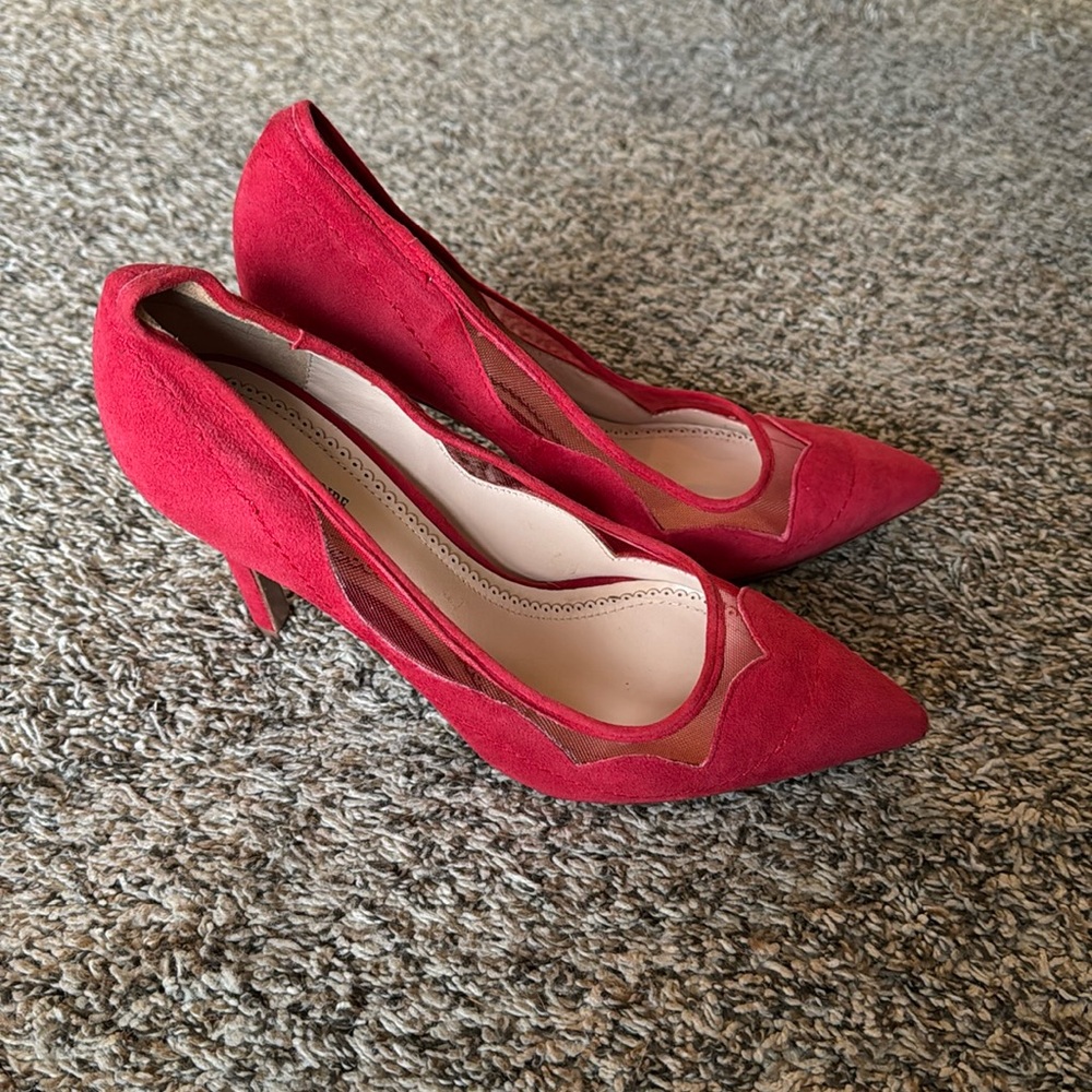 Pour La Victoire Women’s‎ 8 Red Suede Pump Classy